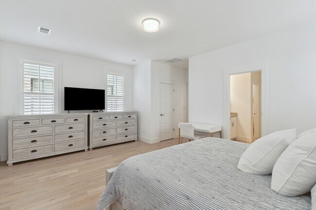 Building Photo - 1470 Mizzen Alley
