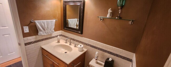 Building Photo - One-of-a-Kind 4 Bed, 4 Bath Gem