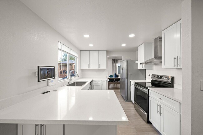 Building Photo - 882 Coral Ridge Cir