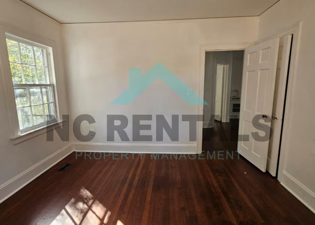 Building Photo - 1006 Panola St