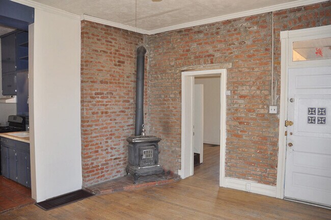 Building Photo - 711 Arno St SE