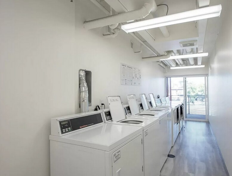 Building Photo - 1495 Vrain St