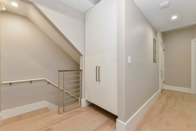 Building Photo - 55 Clarendon St