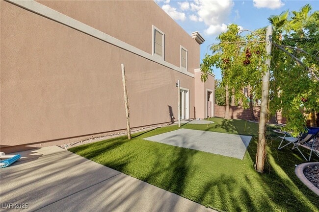 Building Photo - 5691 Deer Creek Falls Ct