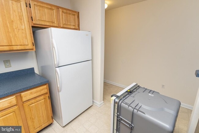 Building Photo - 3500 Sanibel Cir