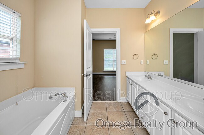 Building Photo - 252 Chesser Park Dr