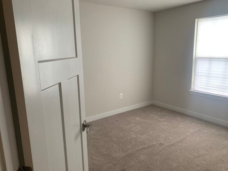 Building Photo - 10520 Norbourne Farm Rd