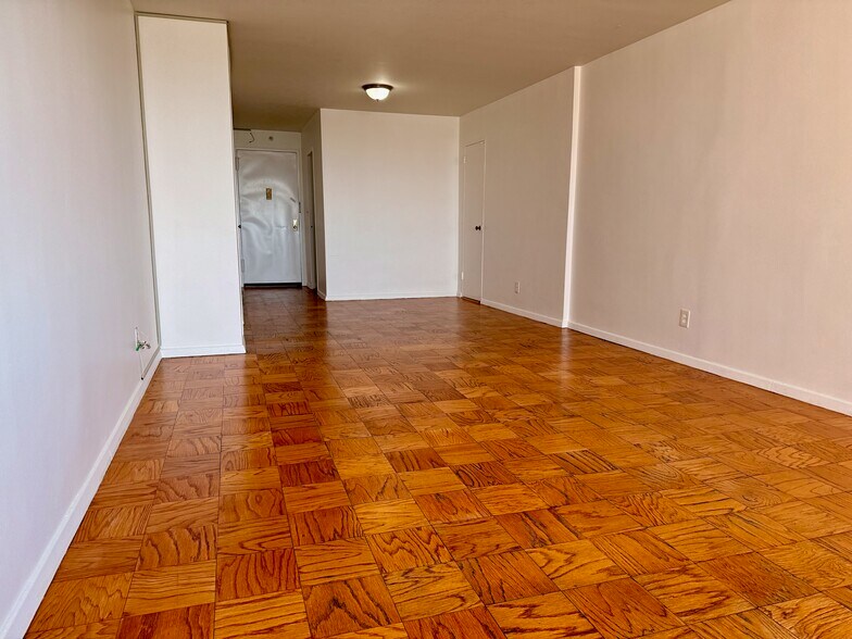 Building Photo - 10 Huron Ave