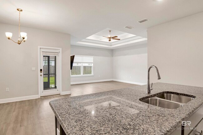 Building Photo - 390 Gemini St