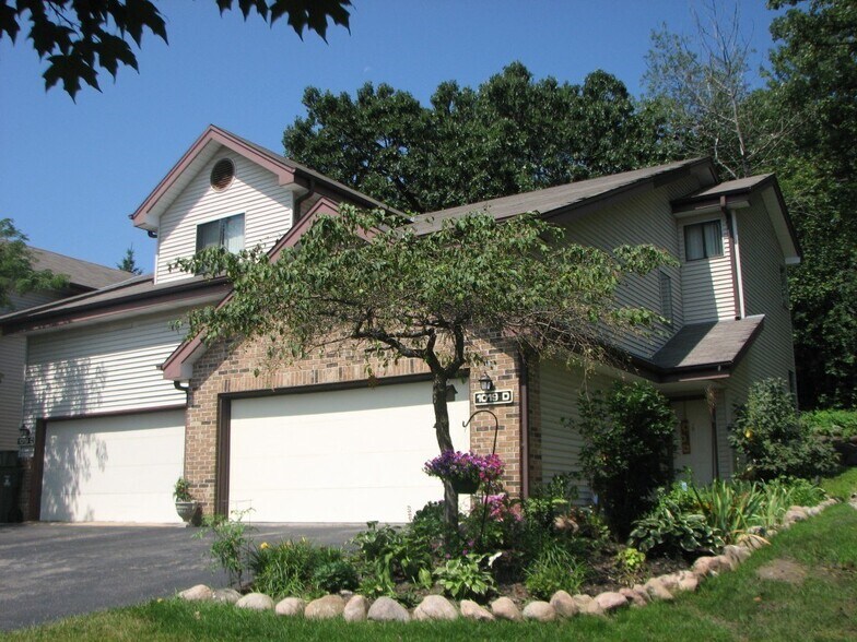 West Grove on the Lake 2105 Kensington Dr Waukesha WI 53188