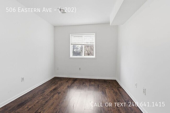 Building Photo - 506 Eastern Ave NE