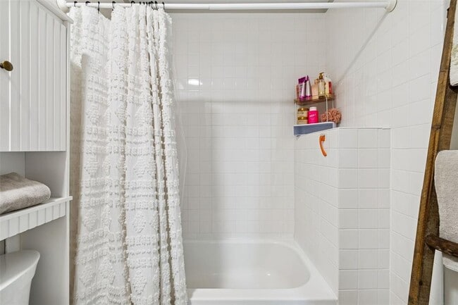 Building Photo - 2302 S Arrawana Ave