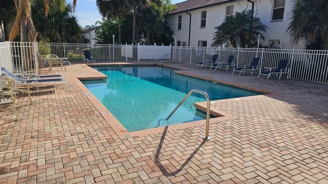Building Photo - 2 Bedroom/2 Bathroom at Lancelot AVAILABLE AUGUST 10th!