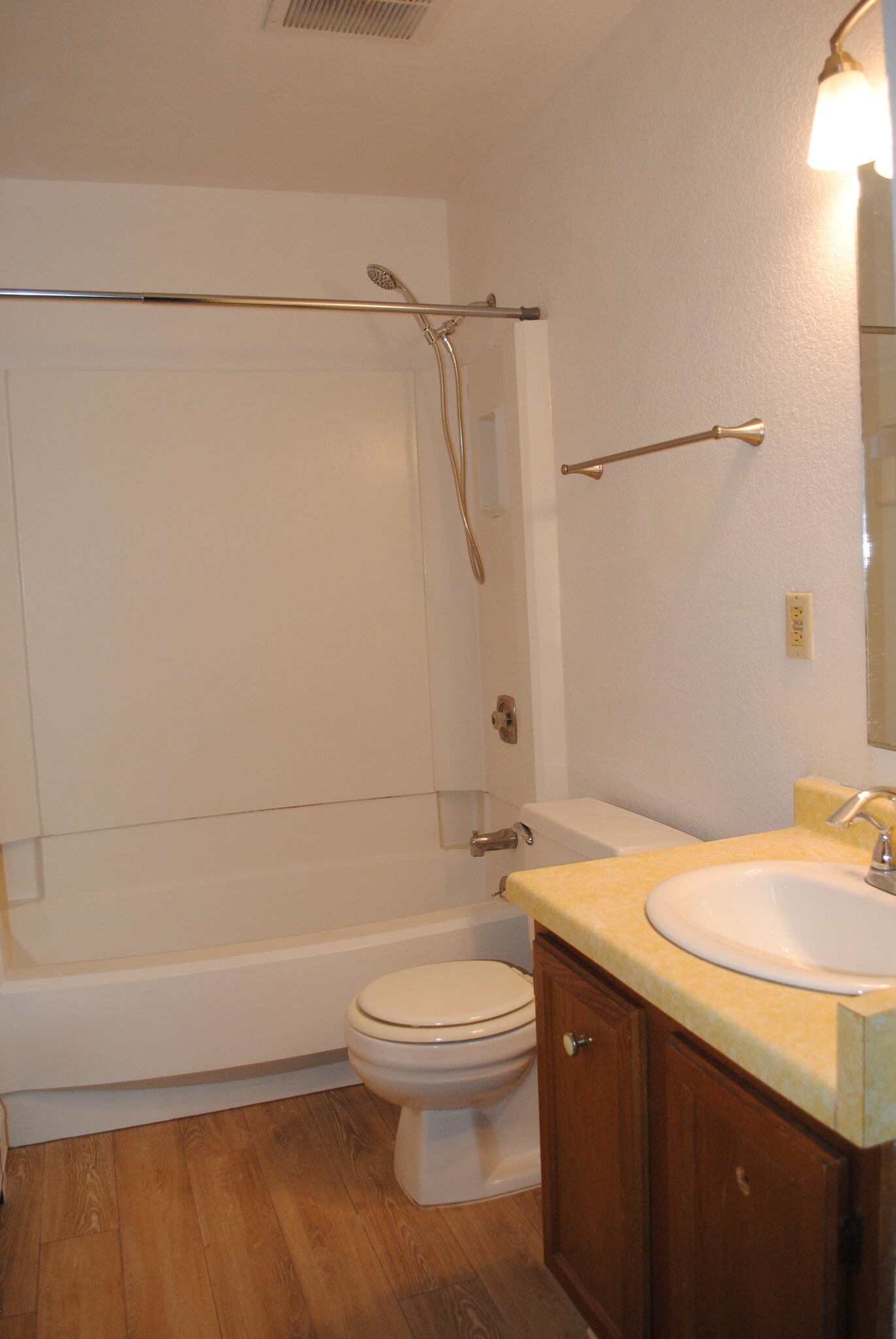 Full Bath - 1105 Santa Clara Ave