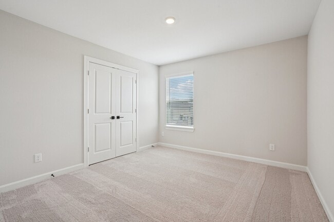 Building Photo - 1006 Whispering Winds Dr