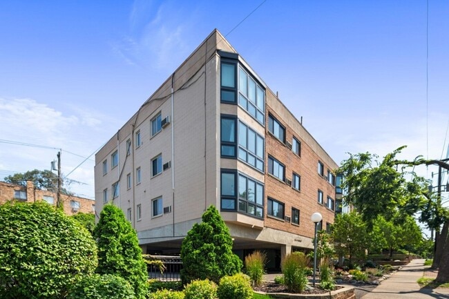 Building Photo - 504 W Franklin Ave