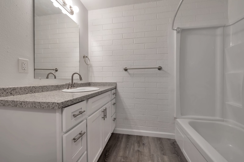 Building Photo - 1815 W Tuckey Ln