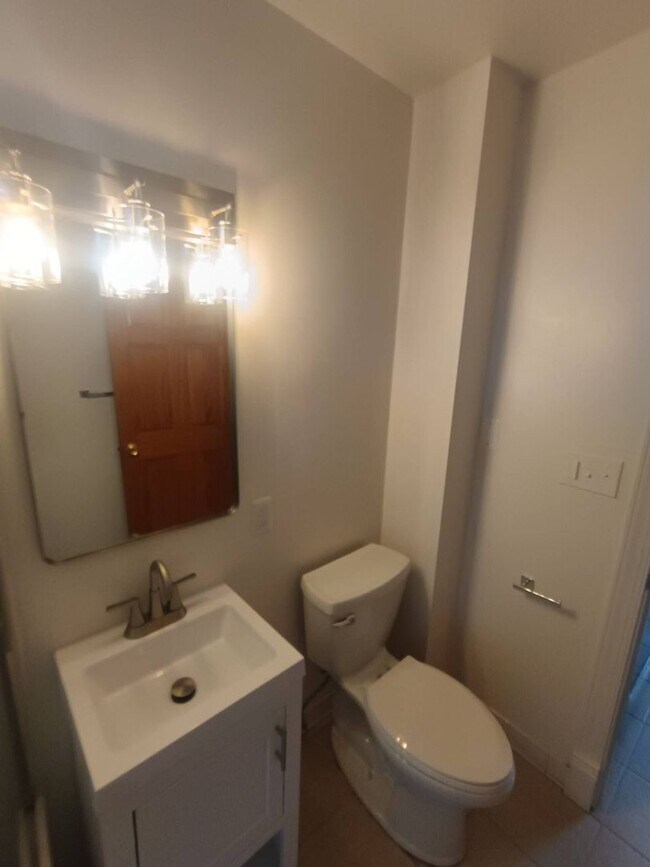 Building Photo - 2035-2037 N Buffum St