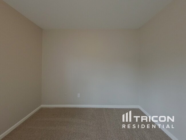 Building Photo - 827 Oakshire Cir