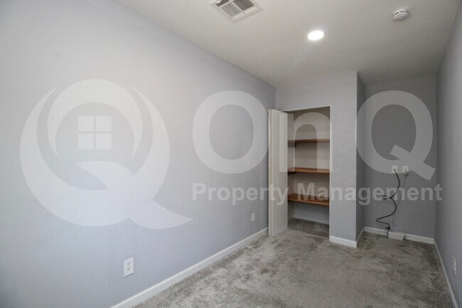 Building Photo - 8838 N 42nd Ave