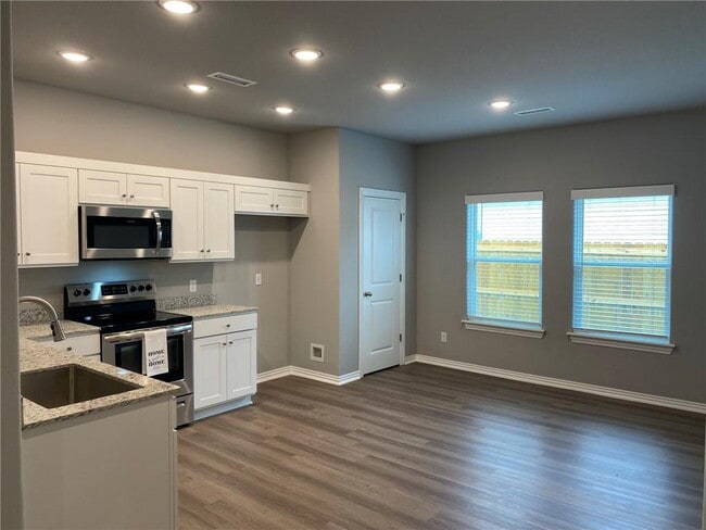 Building Photo - 221 Williams ct