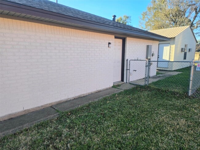 Building Photo - 1411 Dorsetshire Dr