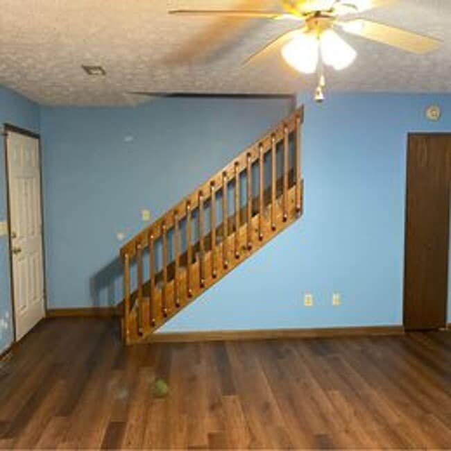 Building Photo - 131 Lake Dr