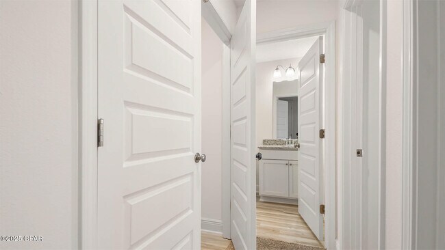 Building Photo - 459 Melrose Wy