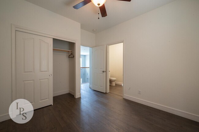 Building Photo - North Clovis Home, 4BR/3.5BA, CUSD - Lots ...