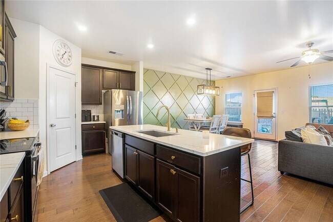 Building Photo - 5526 Donerail St