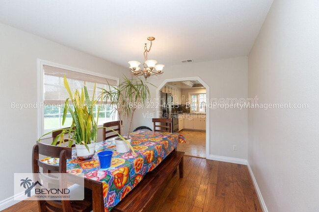 Building Photo - 1595 Avenida De Los Lirios