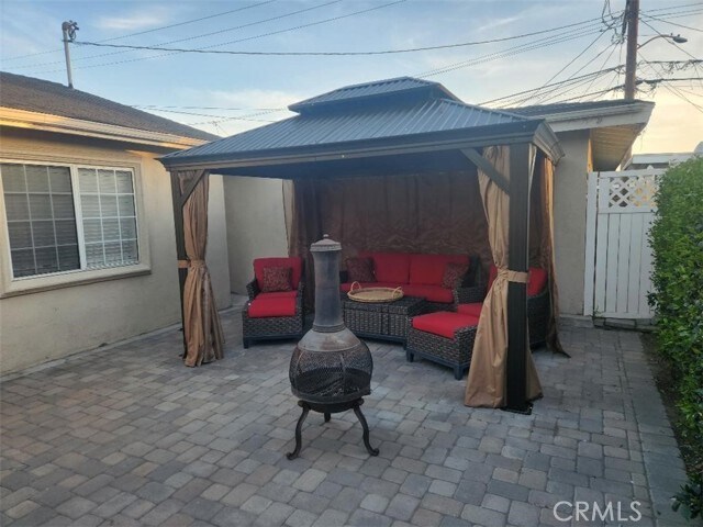 Building Photo - 8712 Fontana St