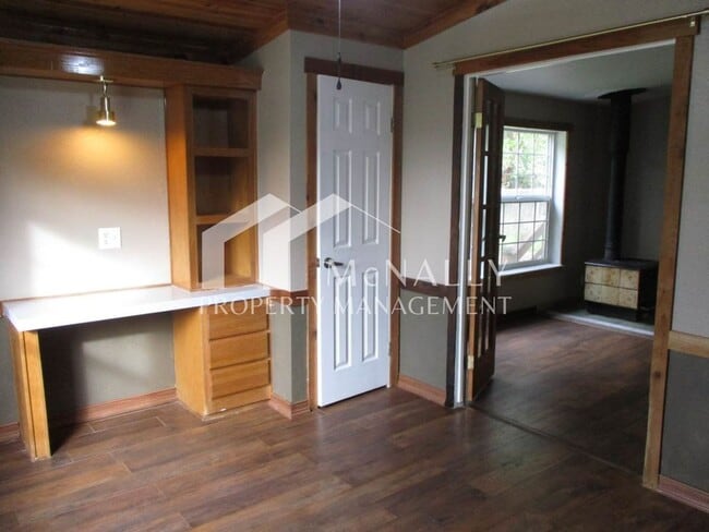 Building Photo - 3 Bedroom 2 Bath Home in Lakebay