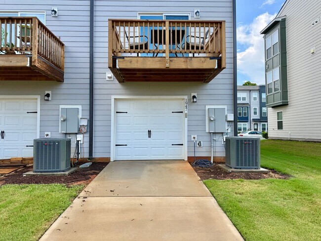Building Photo - Fully Furnished 2BR/3.5BA Townhome with Garage — Minutes from Downtown Raleigh