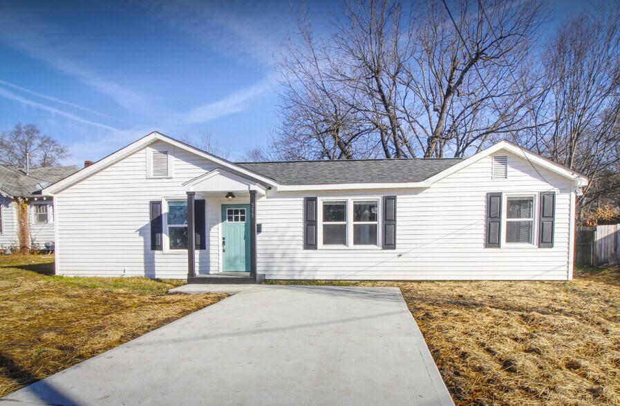 Front Exterior - 515 flint st