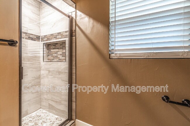 Building Photo - 2423 W Huisache Ave