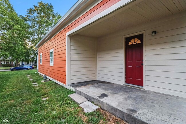Building Photo - 117 N Sheffield Ave