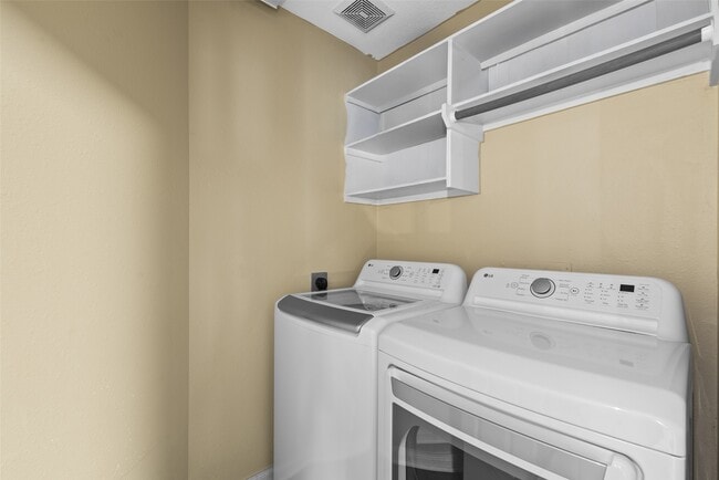 Building Photo - 511 Plantain Ln