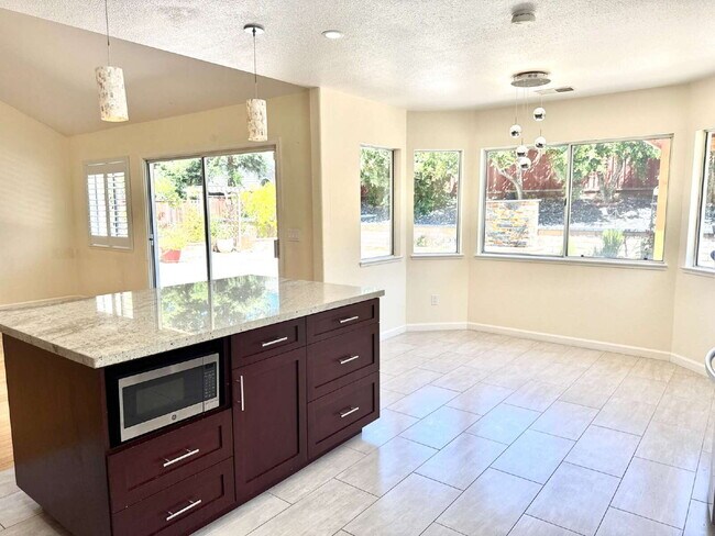 Building Photo - Bright 4 Bedroom San Jose Home With Tall Ceilings