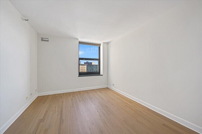 Building Photo - 3660 N Lake Shore Dr