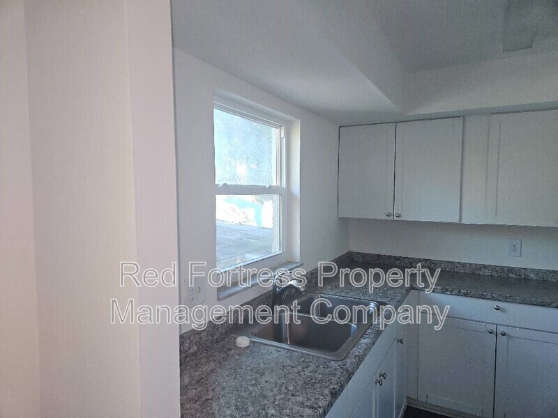 Building Photo - 4331 Glenwood Ave