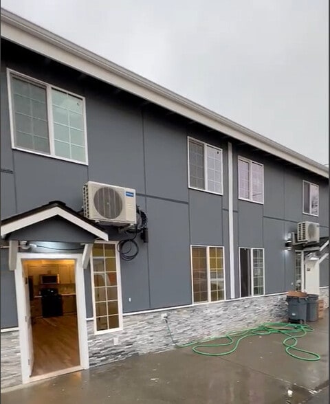 Building Photo - 2715 Maple St