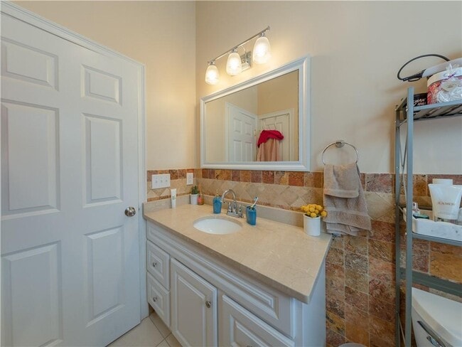 Building Photo - 74 Pitman St