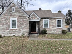 Building Photo - Cozy 3 Bedroom Home Ready for Move In!!