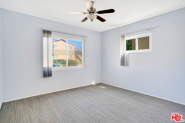 Building Photo - 176 W Elmwood Ave