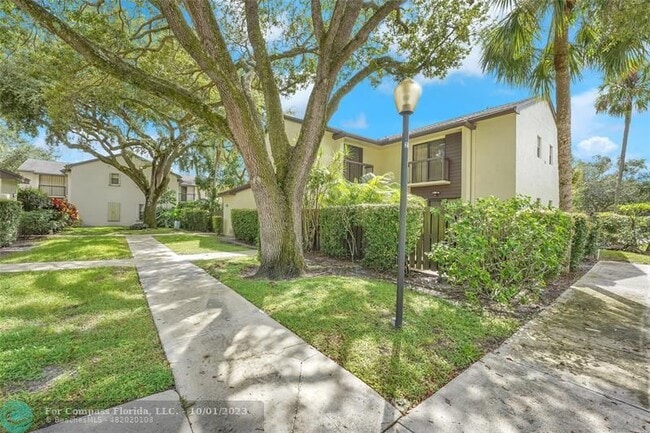 Building Photo - 3655 Cocoplum Cir