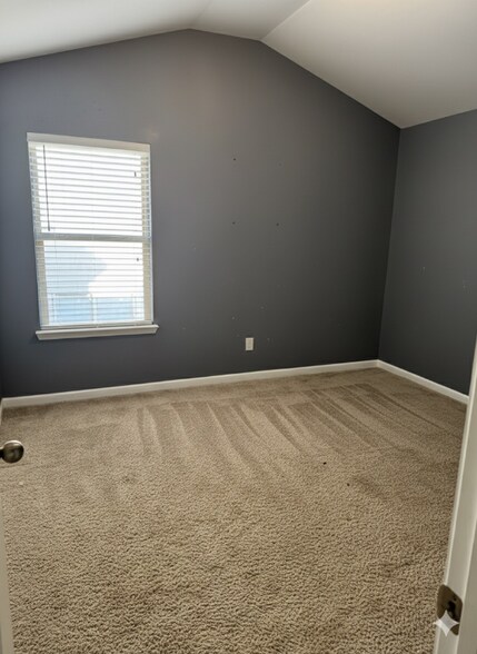 Building Photo - 1154 Paramount Dr