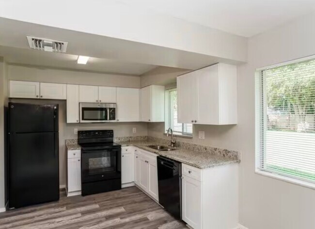 Building Photo - 1532 Pulaski St