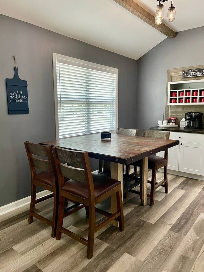 Building Photo - 233 Lakeview Cir