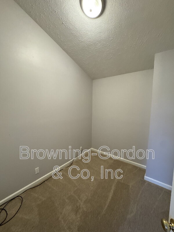 Building Photo - 2757 Welshcrest Dr